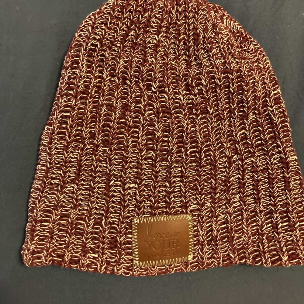 Love your melon maroon and white cable knit beanie
